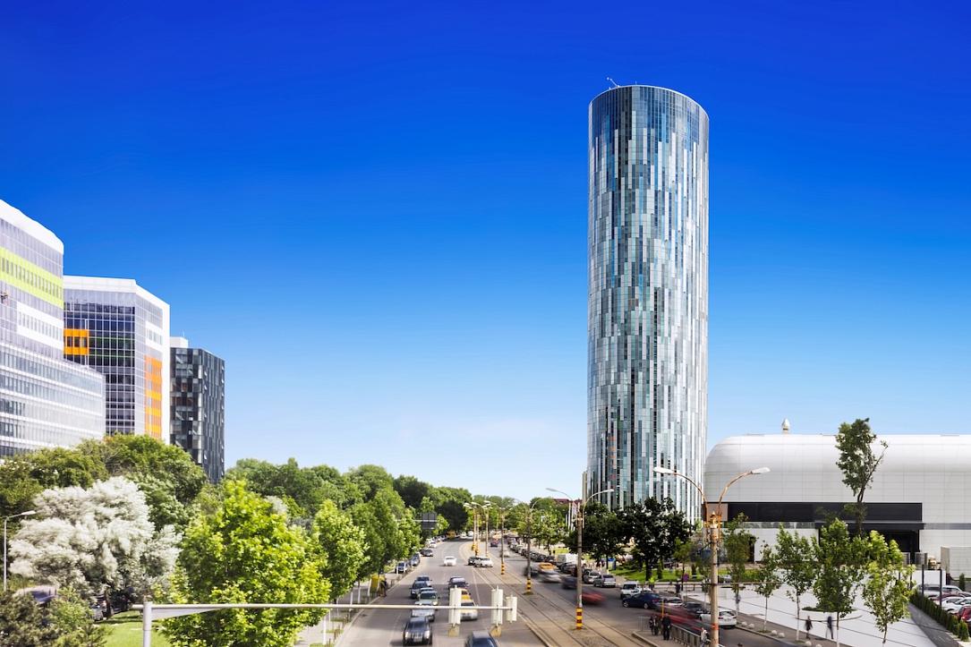 SkyTower Бухарест, самое высокое офисное здание Румынии, где расположен офис Estée Lauder