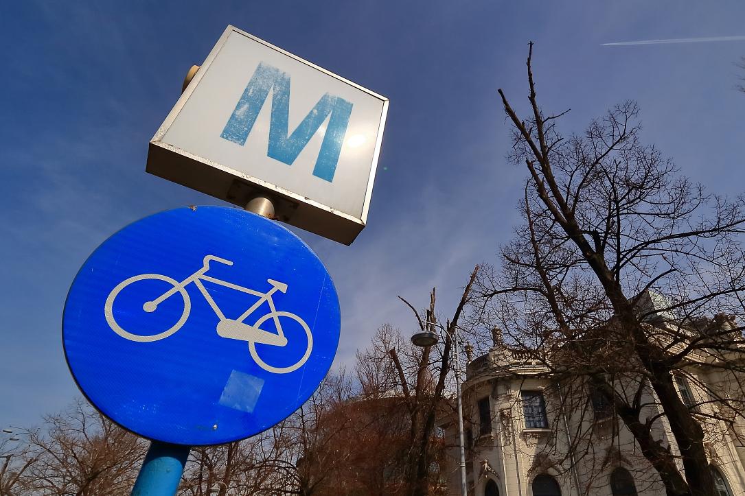 Метро Бухареста расширило время для велосипедов и самокатов