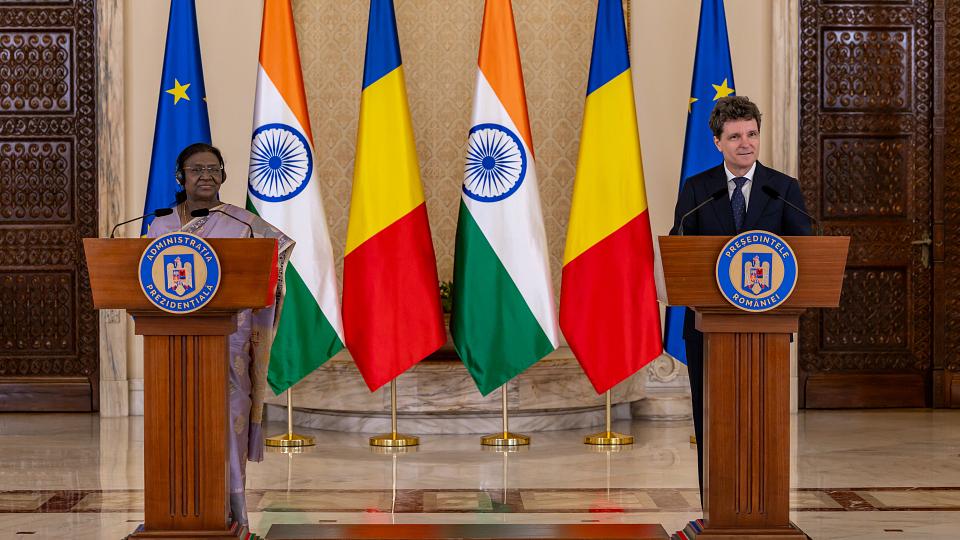 Президент Индии Дропади Мурму встречается с президентом Румынии Никусором Даном во дворце Котроцени